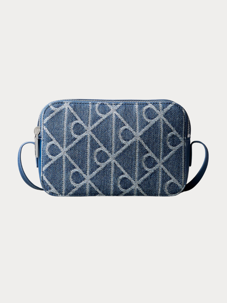 ΤΣΑΝΤΑ CALVIN KLEIN CAMERA DENIM BLUE