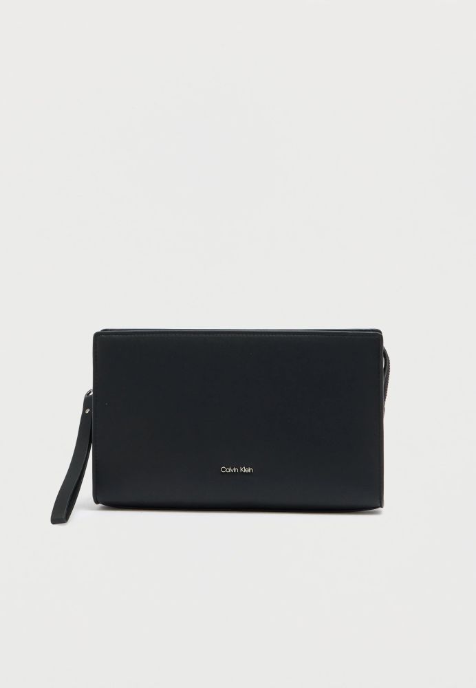 ΤΣΑΝΤΑ CALVIN KLEIN RAISED POUCH BLACK CALVIN KLEIN φωτογραφία