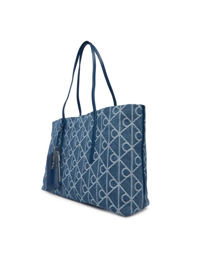 TOTE BAG CALVIN KLEIN EMBLEM AOP DENIM BLUE CALVIN KLEIN φωτογραφία