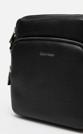 ΤΣΑΝΤΑ CALVIN KLEIN RAISED POCKET REPORTER BLACK