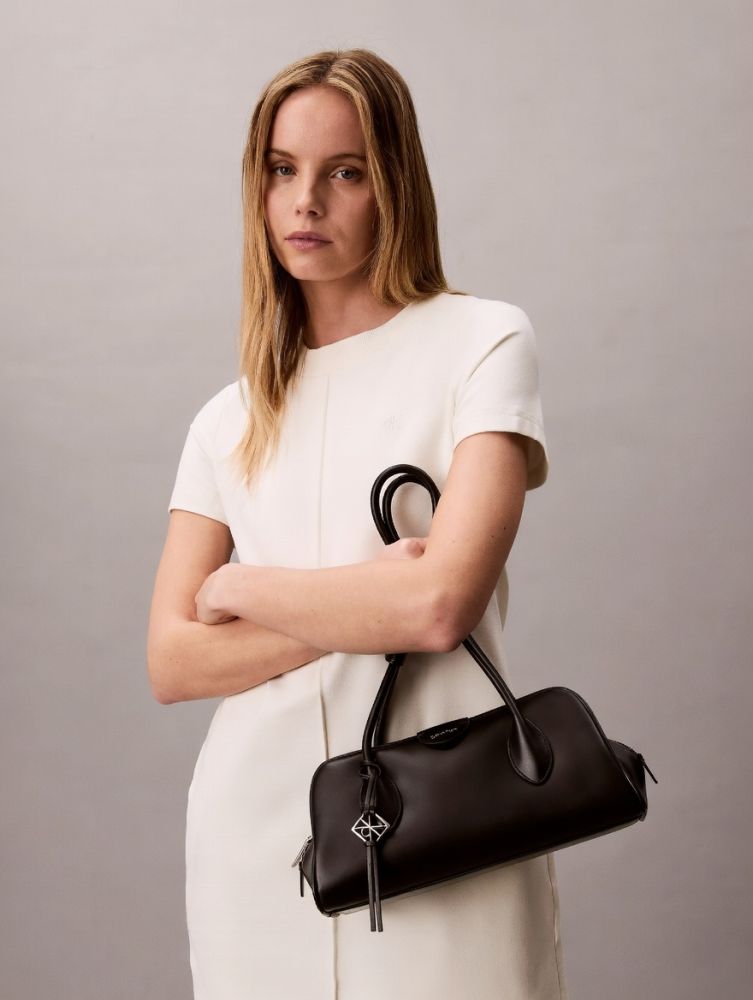 ΤΣΑΝΤΑ CALVIN KLEIN SHOULDER BLACK CALVIN KLEIN φωτογραφία